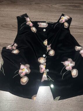 Black Floral Sleeveless Button-Front Blouse